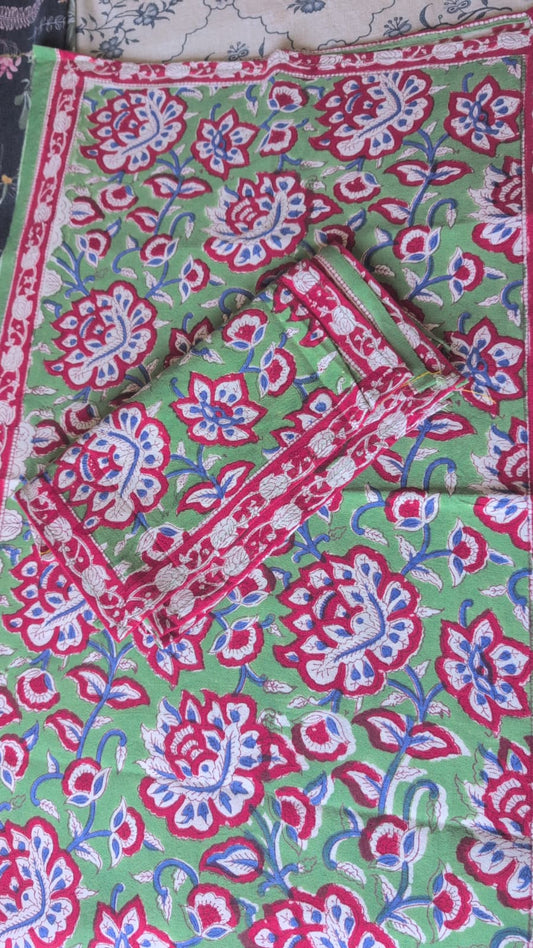Meethu - Green Floral Table runner with 6 napkins