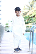 Load image into Gallery viewer, Boys Dazzling Snowflake Pathani Kurta Set
