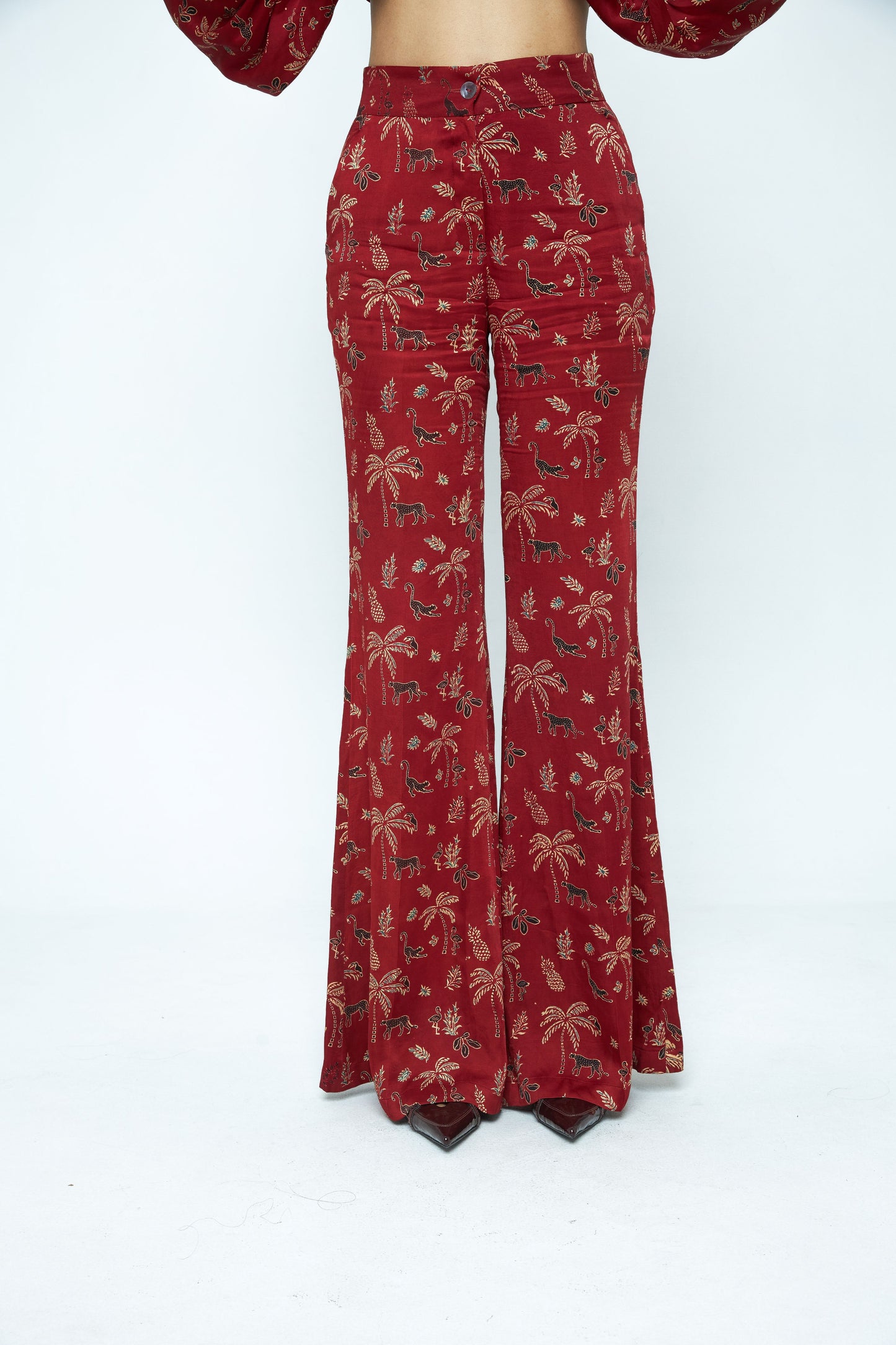 THE FLARE PANTS