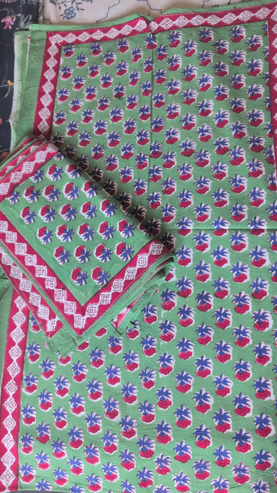 Green floral motif table runner set with 6 napkins from Jaipur block printing. 