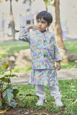 Load image into Gallery viewer, Tropical print Bandi, kurta set with off-white pants
