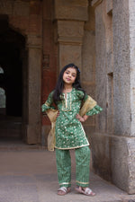 Load image into Gallery viewer, Amba - green suit for little girls
