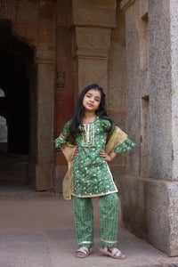 Amba - Ethnic sibling set