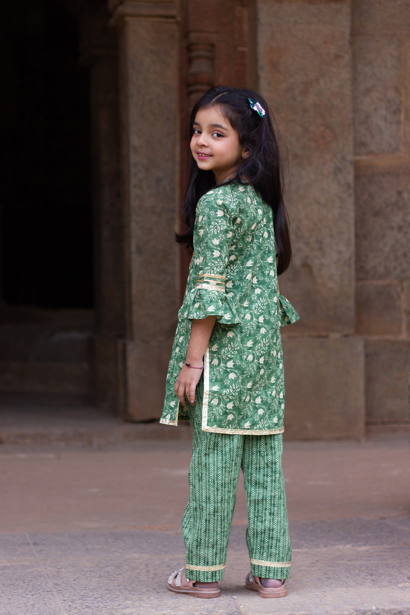 Amba - Ethnic sibling set