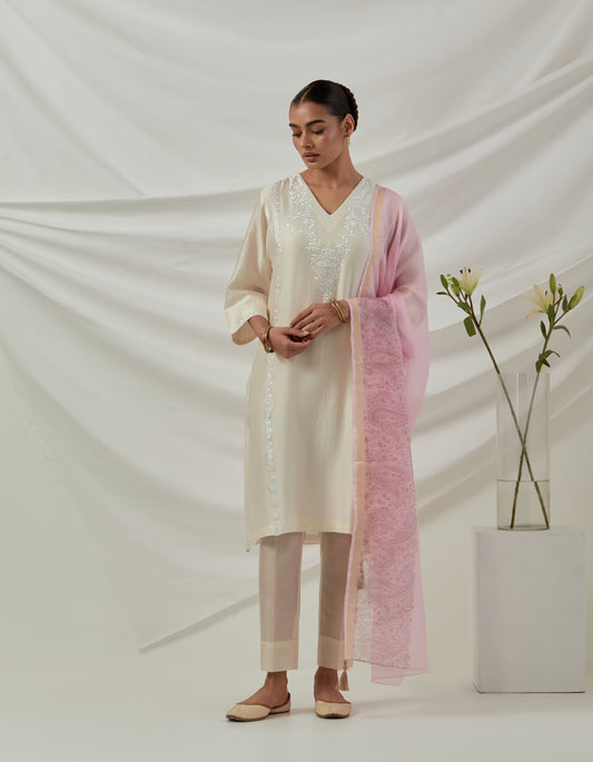 Off white chanderi embroidered kurta / pant