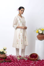 Load image into Gallery viewer, OFF WHITE BLOCK PRINTED KURTA SET
