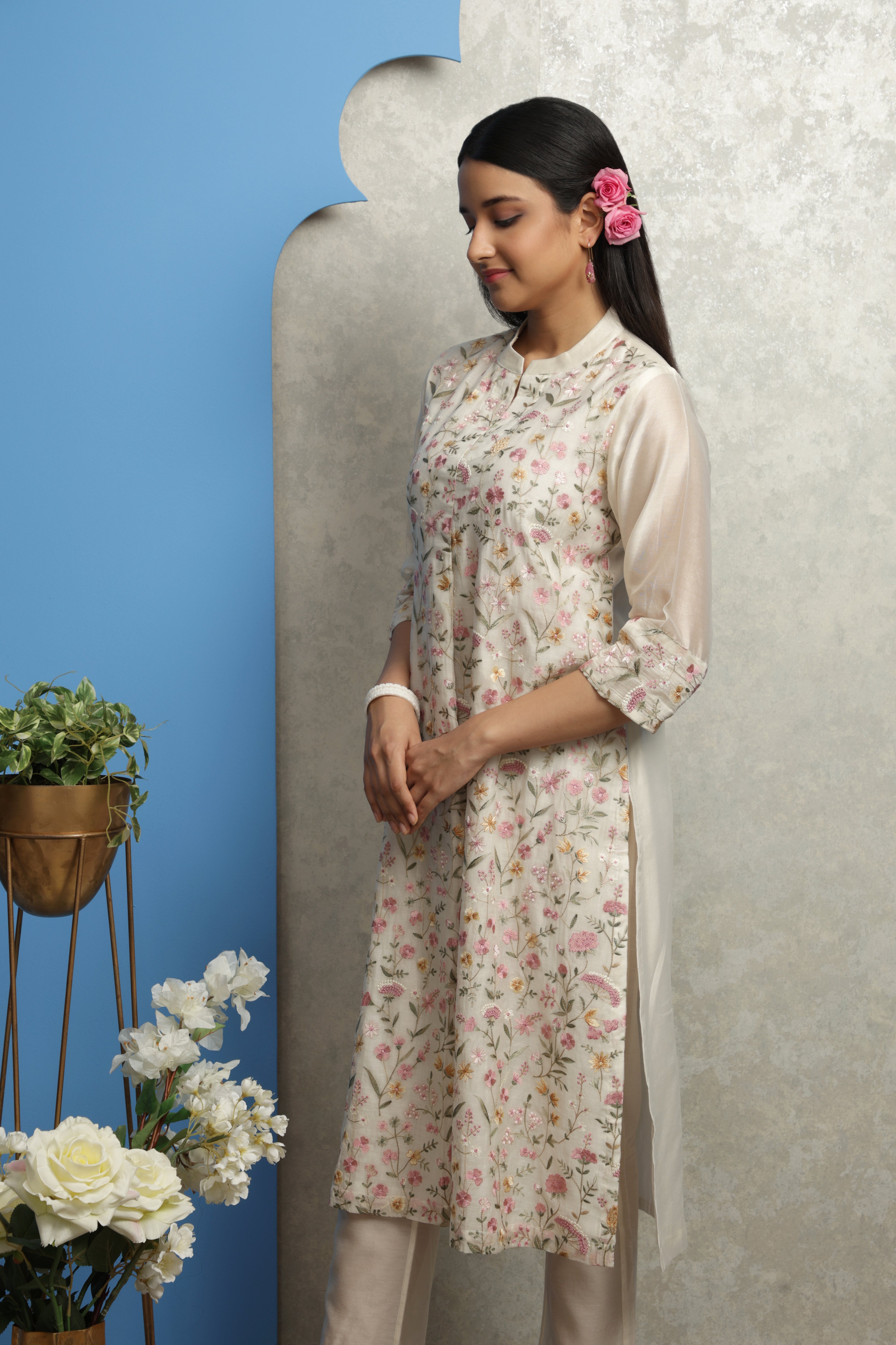 OFF WHITE CHANDERI EMBROIDERED KURTA SET