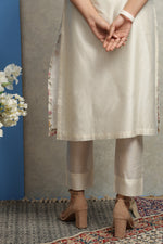 Load image into Gallery viewer, OFF WHITE EMBROIDERED KURTA
