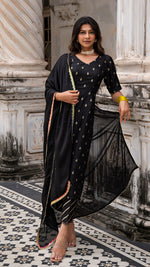 Load image into Gallery viewer, AMEE BLACK KURTA SET IN SILK
