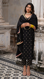 Load image into Gallery viewer, AMEE BLACK KURTA SET IN SILK
