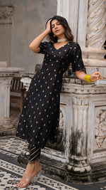 Load image into Gallery viewer, AMEE BLACK KURTA SET IN SILK
