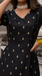 Load image into Gallery viewer, AMEE BLACK KURTA SET IN SILK
