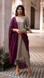 Load image into Gallery viewer, AAROHI CHANDERI KURTA SET IN GREY
