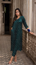 Load image into Gallery viewer, BANDHANI KURTA SET IN SILK - DARK GREEN
