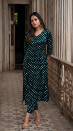 Load image into Gallery viewer, BANDHANI KURTA SET IN SILK - DARK GREEN
