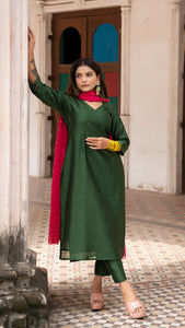 EERUM CHANDERI KURTA SET IN GREEN