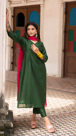 Load image into Gallery viewer, EERUM CHANDERI KURTA SET IN GREEN
