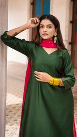 Load image into Gallery viewer, EERUM CHANDERI KURTA SET IN GREEN
