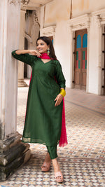 Load image into Gallery viewer, EERUM CHANDERI KURTA SET IN GREEN
