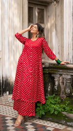 Load image into Gallery viewer, BANDHANI KURTA SET IN SILK - RED
