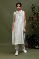 Load image into Gallery viewer, Chanderi Collared Sleeveless Kurta
