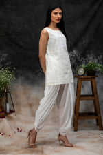 Load image into Gallery viewer, Chanderi Butti Sleeveless Kurta
