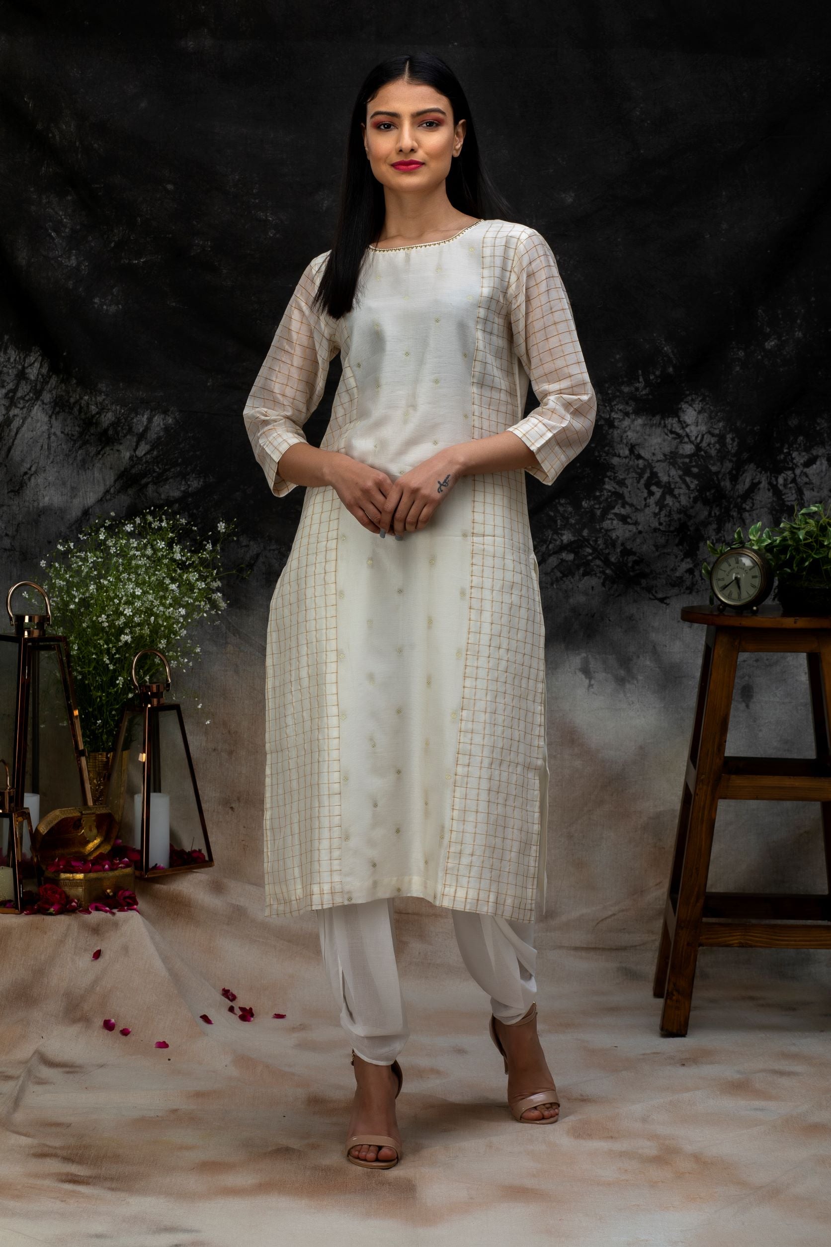 Round Neck Chanderi Buti and Checks Kurta with Hand Embroidery Trims