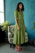 Load image into Gallery viewer, Curly Willow Dress
